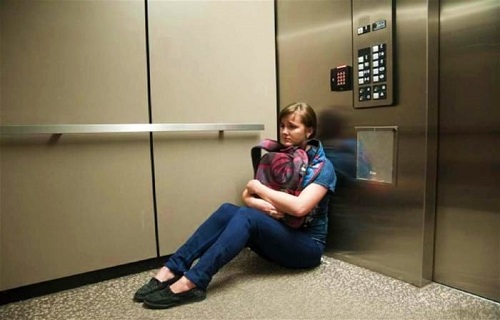 گیر کردن در آسانسور