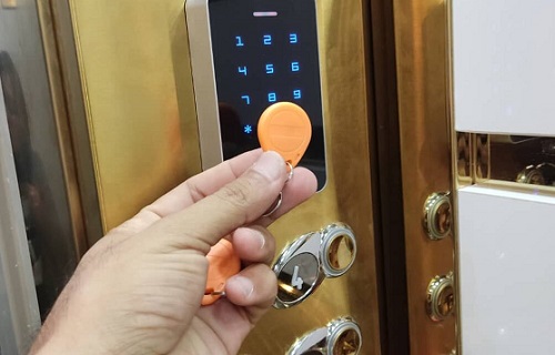 دستگاه کنترل کننده دسترسی به آسانسور هوشمند